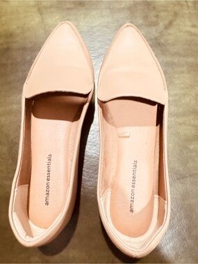 Amazon Essentials Women's Nude Pointed-Toe Flats
